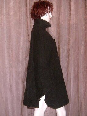 Moessmer Wool  Green Vintage Walking Cape